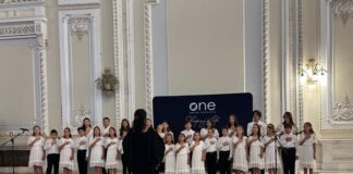 Ansamblul „A doua familie”, recital la Senatul României